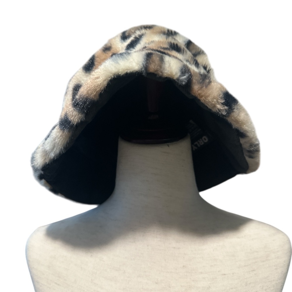 Leopard Print Faux Fur Bucket Hat